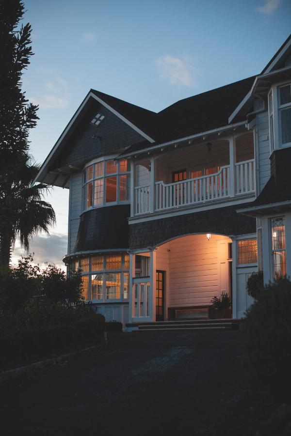 Bed and Breakfast Cedar House Гисборн Экстерьер фото