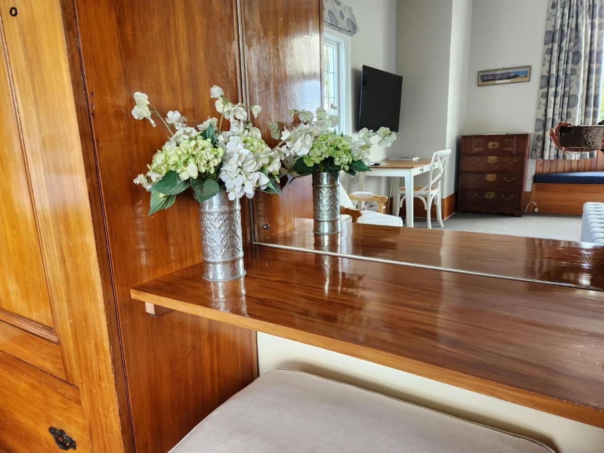 Bed and Breakfast Cedar House Гисборн Экстерьер фото