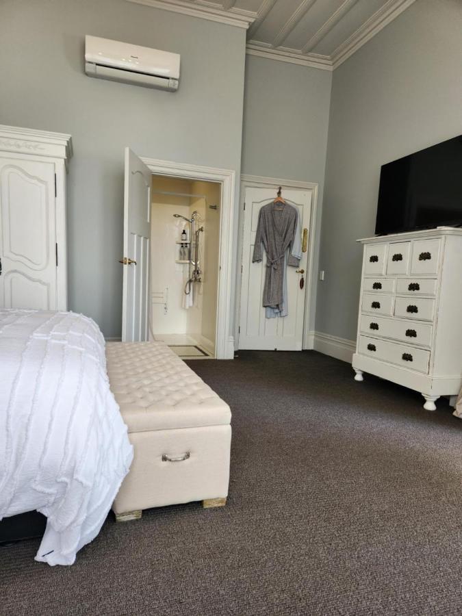 Bed and Breakfast Cedar House Гисборн Экстерьер фото